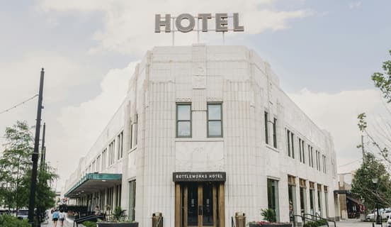 Enhance Guest Experience: Optimize Hotel Services with UNV